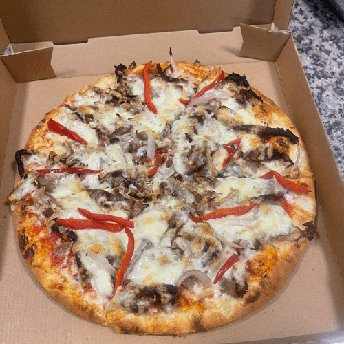 Pizza mit Kebabfleisch, Paprika,