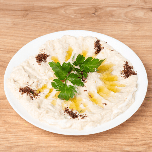 Mutabbal mit Olivenöl und Fladenbrot
