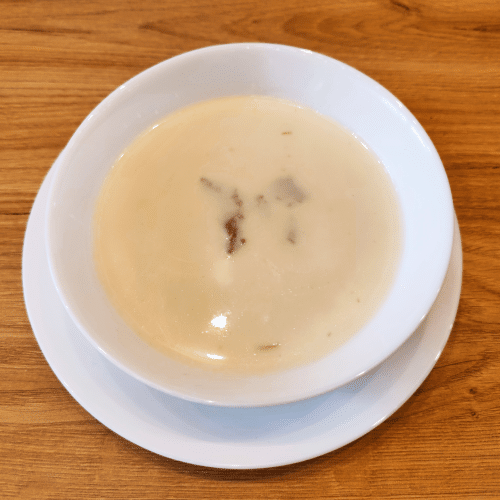 Joghurtsuppe mit Rindfleisch