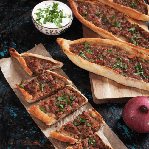 Pide mit Hackfleisch