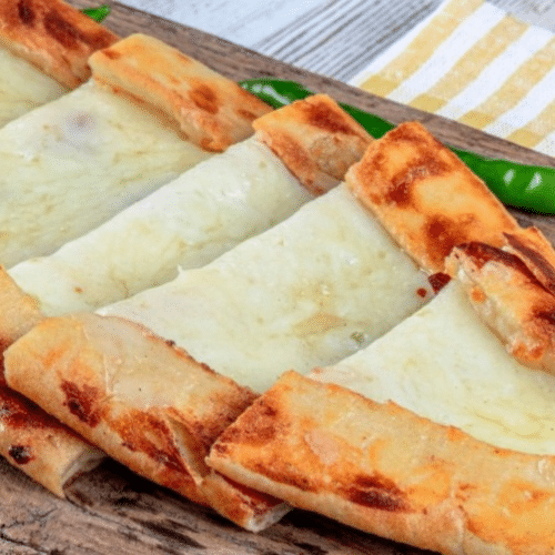 Pide mit Käse und Ei