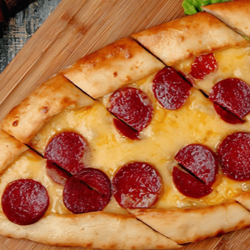 Pide mit Sucuk und Ei