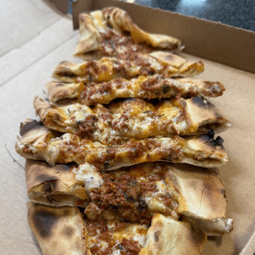 Pide mit Hackfleisch und Knoblauch