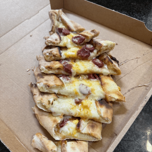 Pide mit Sucuk und Ei