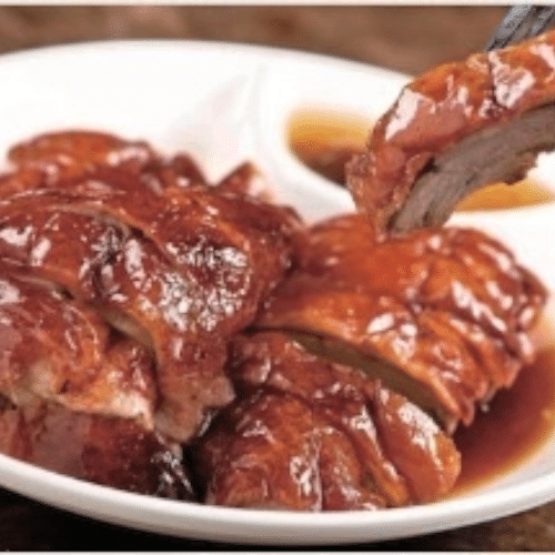 Kross gebratene Ente mit Süß-Sauer-Sauce und chinesischem Gemüse