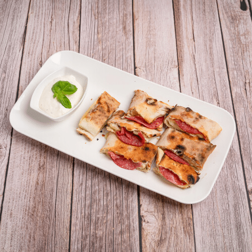 Pizzabrötchen mit Mozzarella & Salami