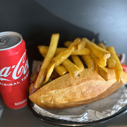 Köfte on Top mit Fritten und Soft Getränk