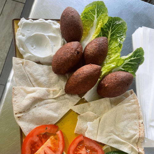 Gebratener Kibbeh Teller
