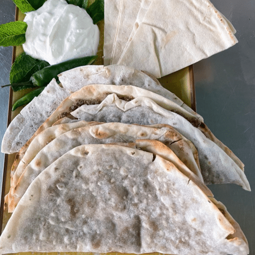 Schwarzer Syrischer Lahmacun Teller
