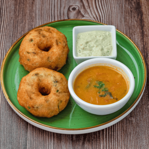 2 Stück Vadai mit Chutney und Sambar (vegetarisch)