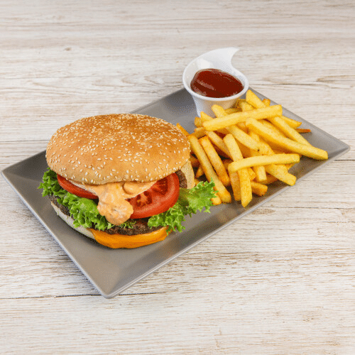 Cheeseburger mit Pommes
