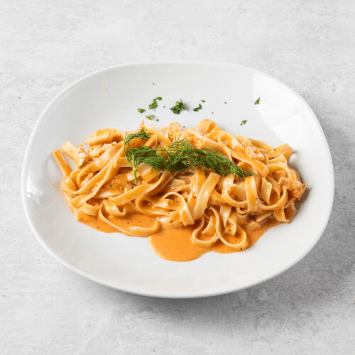 Tagliatelle mit Fisch-Krabben-Rahmsauce und Weißwein