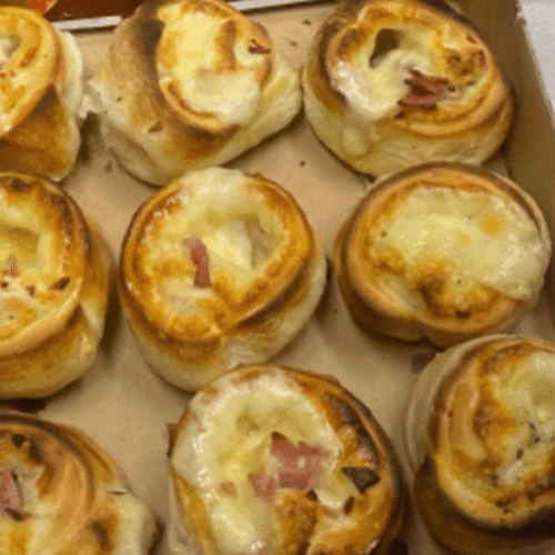 Gefüllte Pizzabrötchen mit Döner Fleisch