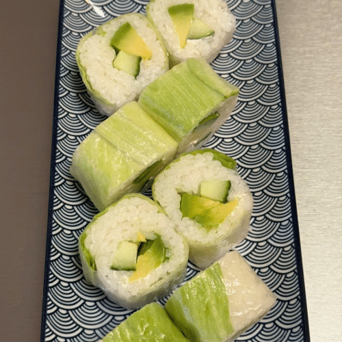 Rice Paper Roll mit Gurke, Avocado, Salat, Frischkäse