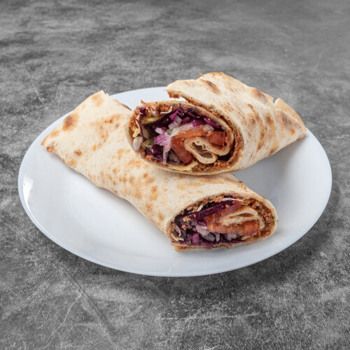Lahmacun mit Salat