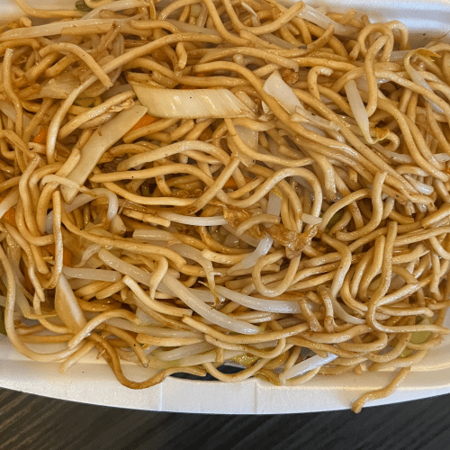 Bratnudeln mit Gemüse und Ei