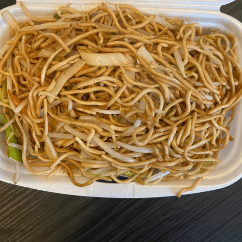 Gebratene Nudeln mit Gemüse und Ei