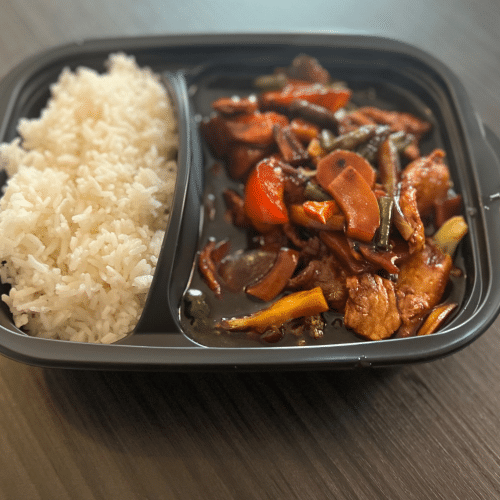 Gebratenes Schweinefleisch mit Chop Suey