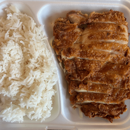 Knuspriges Hähnchen mit rotem Thai Curry und Kokosmilch