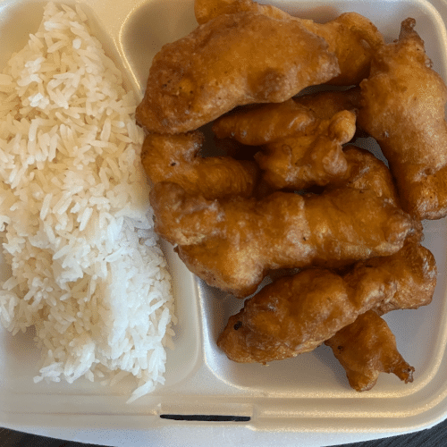 Knuspriges Hühnerfleisch mit Süß-Sauer-Sauce