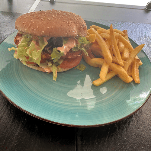 Chicken Burger mit Pommes