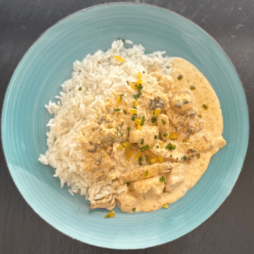 Reis mit Hähnchen-Currysauce