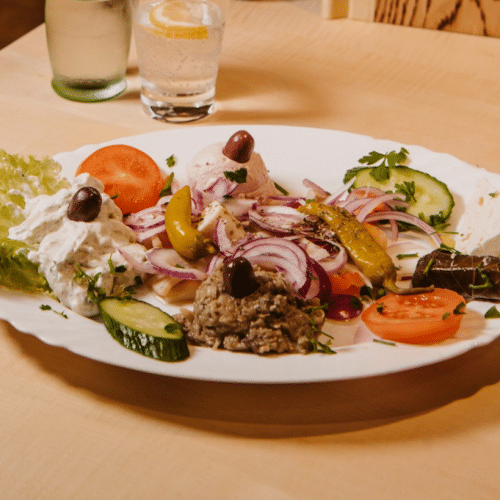 Kalte Vorspeisenplatte zum Teilen (vegetarisch)