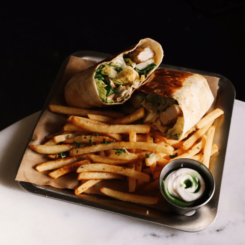 Chicken Wrap mit Pommes