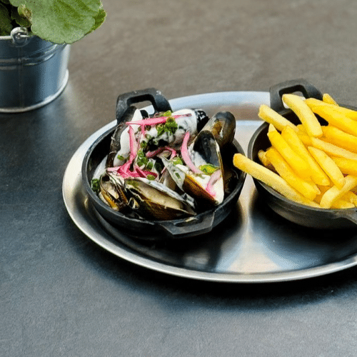 Miesmuscheln in Sahnesoße mit Pommes