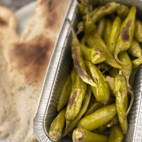 Gegrillte Peperoni mit Pizzabrot