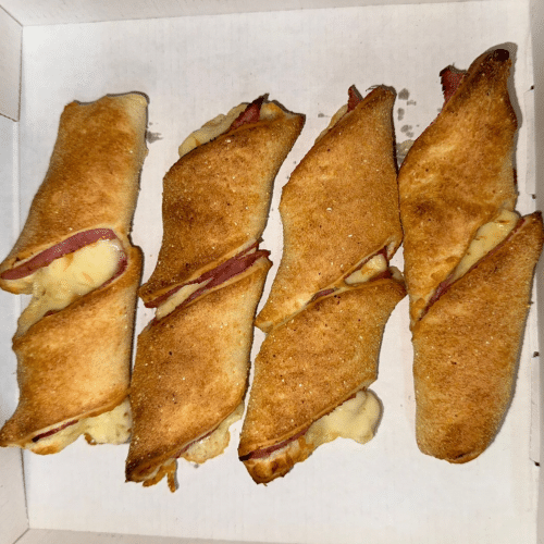 Gefüllte Pizzabrötchen mit Vorderschinken