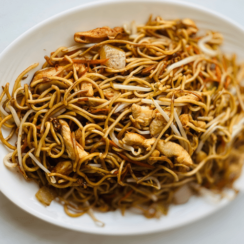 Gebratene Nudeln mit Hühnerfleisch,