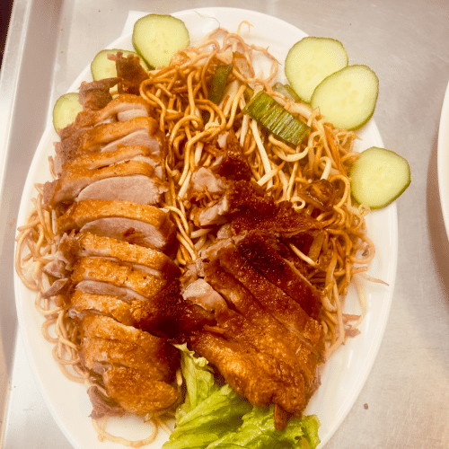 Gebratene Nudeln mit knuspriger Ente,