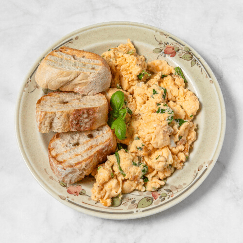 Rührei mit Tomaten und Rucola