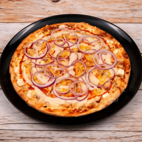 Pizza mit Hähnchen, Zwiebeln, Chili und Honig-Senfsauce