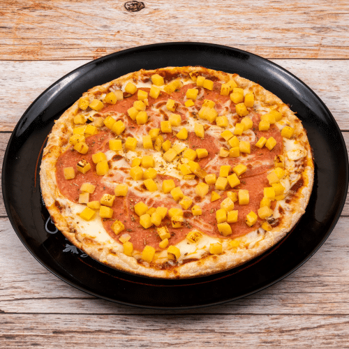 Pizza mit Truthahnschinken und Ananas