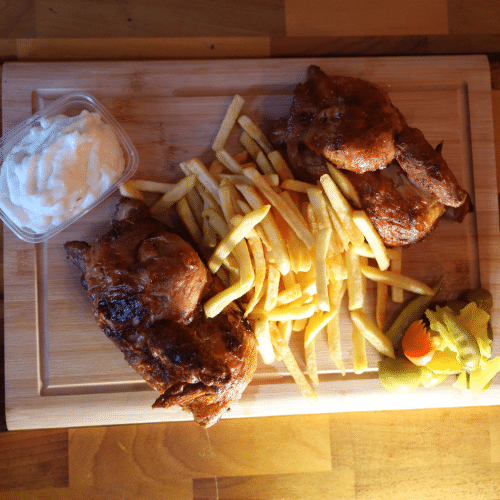 Hähnchenplatte mit Pommes frites