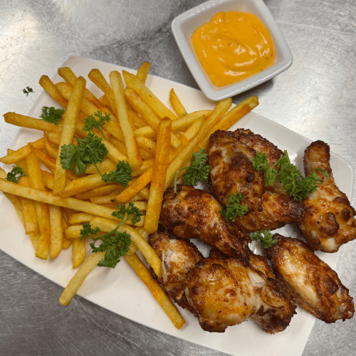 Buffalo Chikn Wings mit Pommes frites (9 Stück)