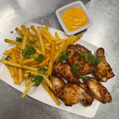 Virginia Chikn Wings BBQ mit Pommes frites (9 Stück)