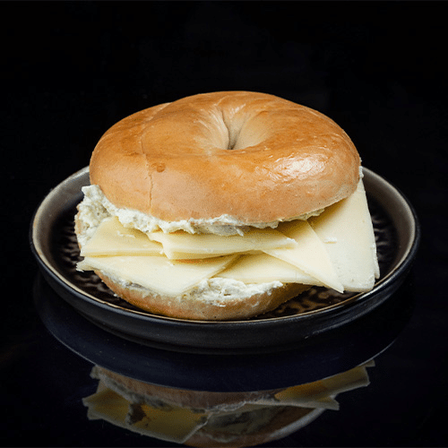 Bagel mit Cream Cheese und Gouda