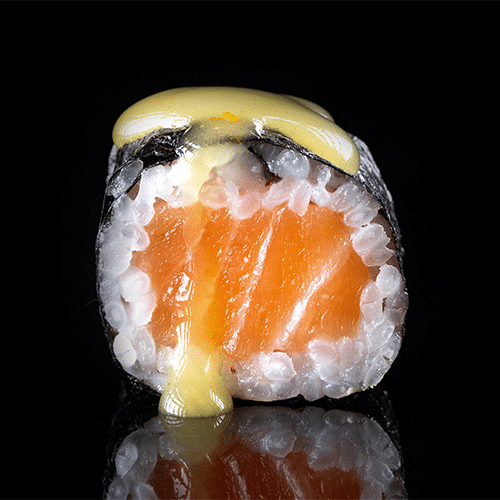 Lachs Maki mit Mango-Chilisoße