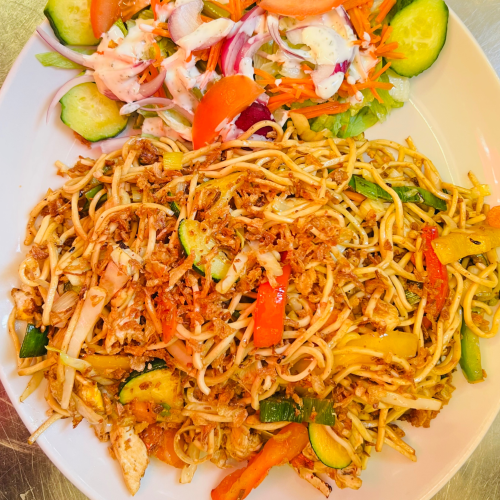 Gebratene Nuddeln Mit Hühnerfleisch