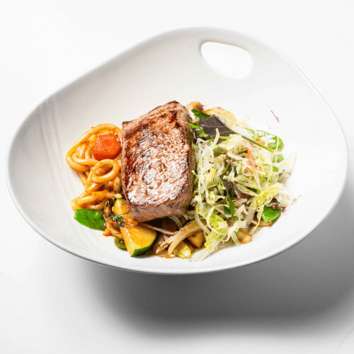 Spicy Udon Yaki mit gebratenem Roastbeef,