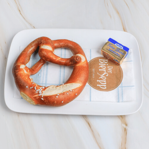 Brezel mit Butter