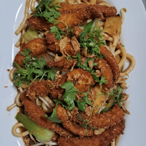 Gebratene Udon-nudeln - Knuspriges Hühnerfilet