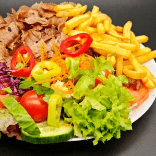 Döner Teller mit Pommes und Salat