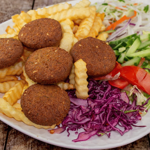 Falafel Teller mit Salat und Pommes oder Reis