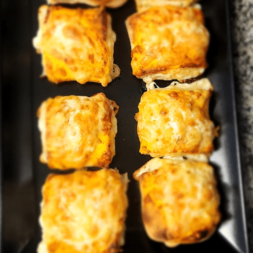 Gefüllte Pizzabrötchen mit Salami