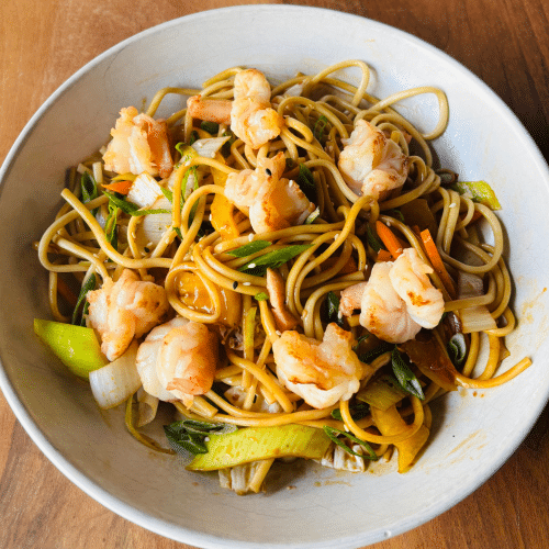 Gebratene japanische Nudeln mit Gambas