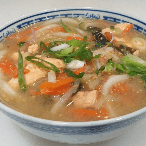 Lachs-Nudelsuppe